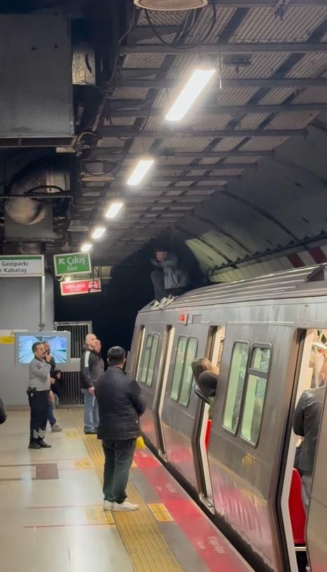 istanbul da metroda yasanan ilginc anlar kamerada 19236555 2449 m