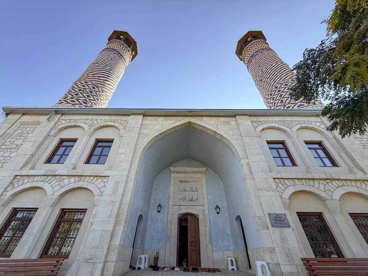 Karabağ'daki Tarihi Cuma Mescidi Yeniden İbadete Açıldı