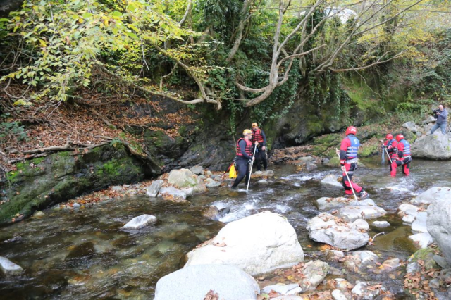 Kayıp anne ve oğlu 8 gündür aranıyor! Avcılar da sahaya indi, 3 senaryo üzerinde duruluyor 6 kayip anne ve oglu 8 gundur araniyor avcilar da 19235885 3462 m
