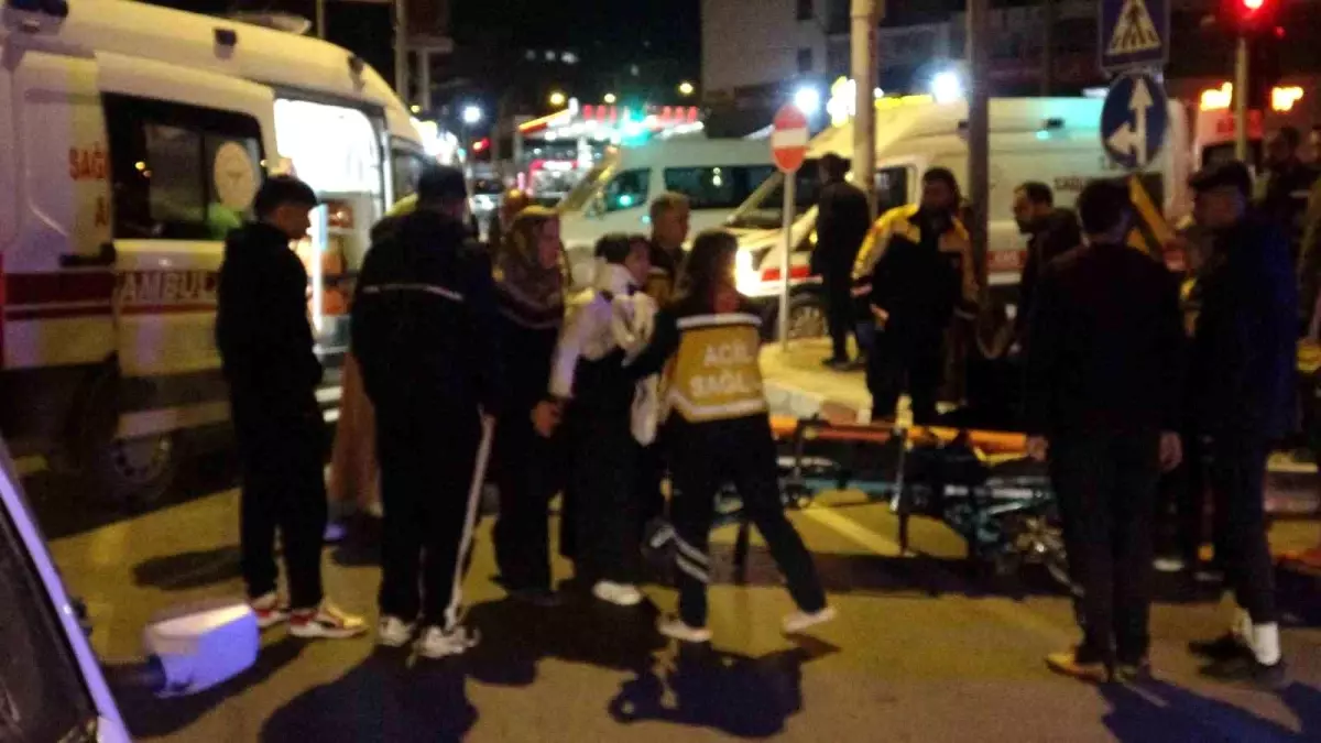 Malatya'da Trafik Kazası: 3 Yaralı, Bir Sürücü Kaçtı