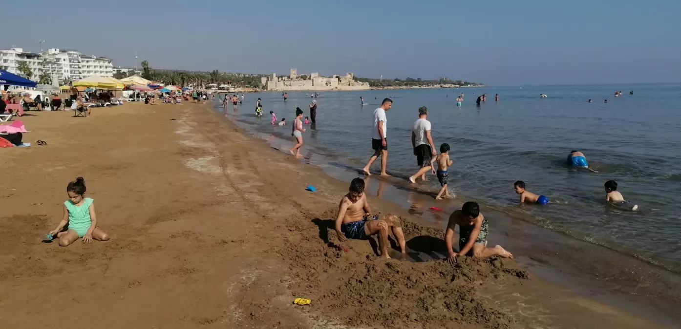 Kızkalesi'nde Kasım Keyfi: Sahiller Doldu Taşdı