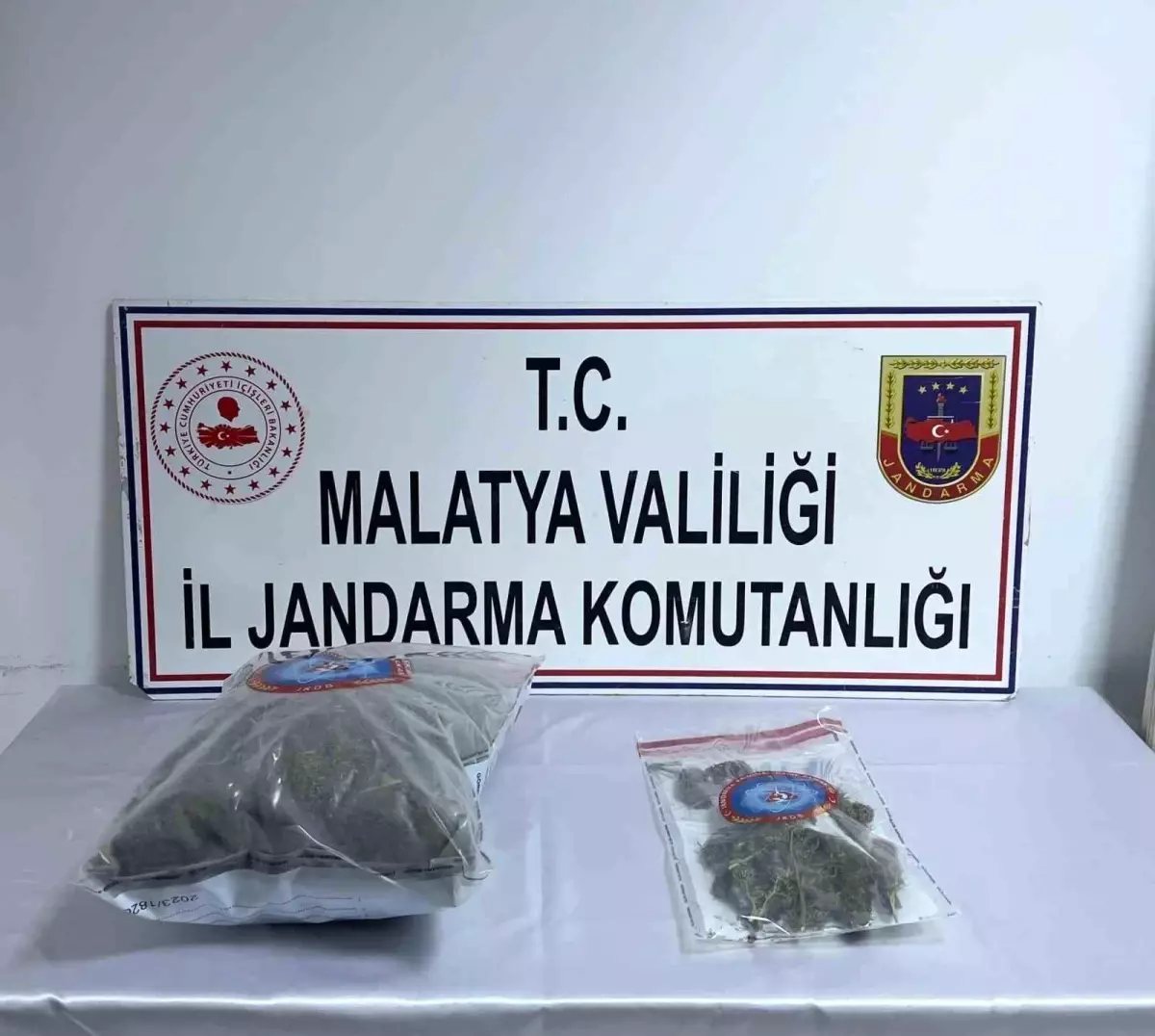 Malatya'da Jandarma Operasyonu: 3 Kilo Esrar Ele Geçirildi