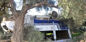 Ödemiş'te Kamyonet Kazası: Sürücü Hastaneye Kaldırıldı