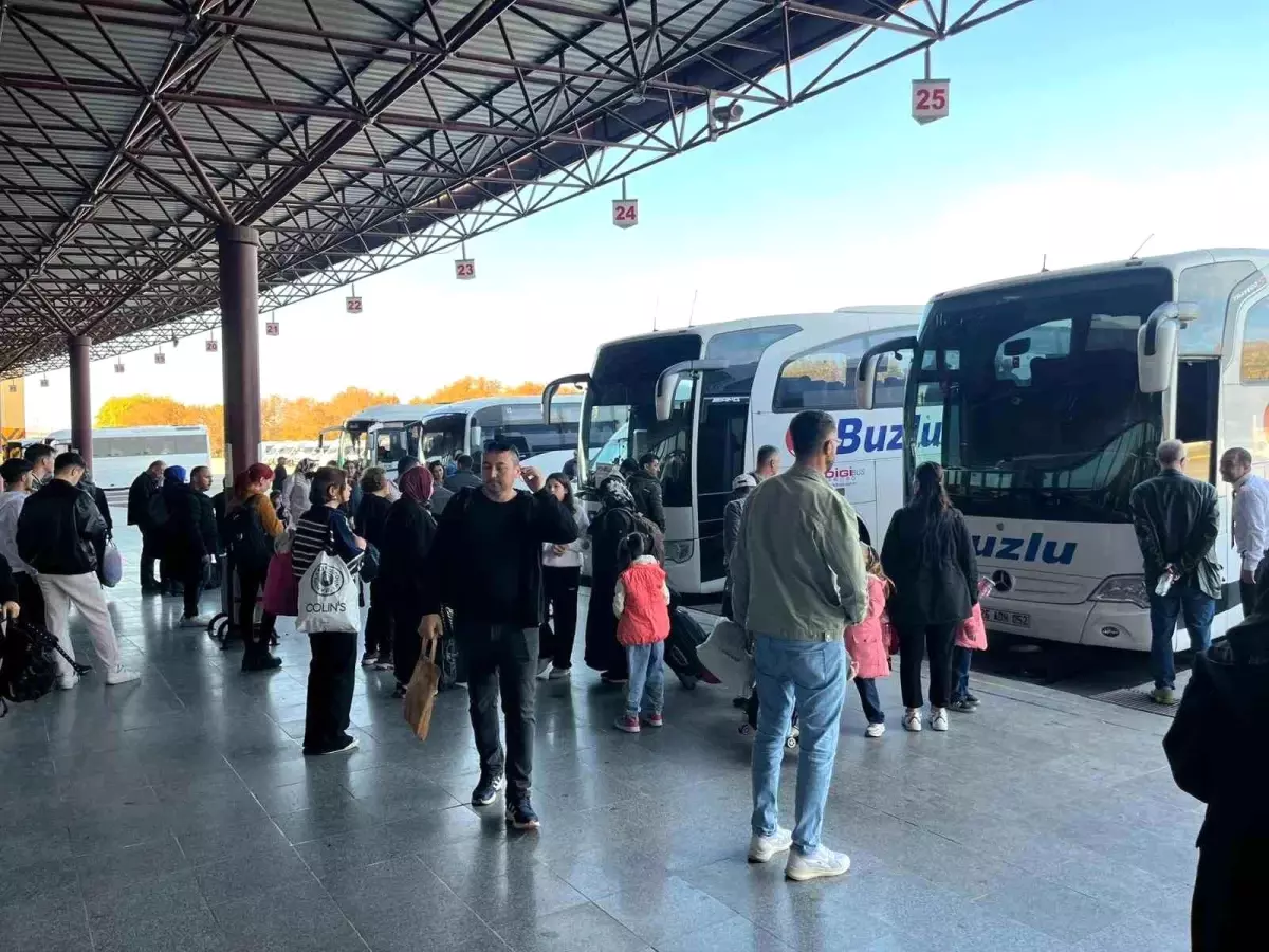Eskişehir Otogarında Ara Tatil Yoğunluğu