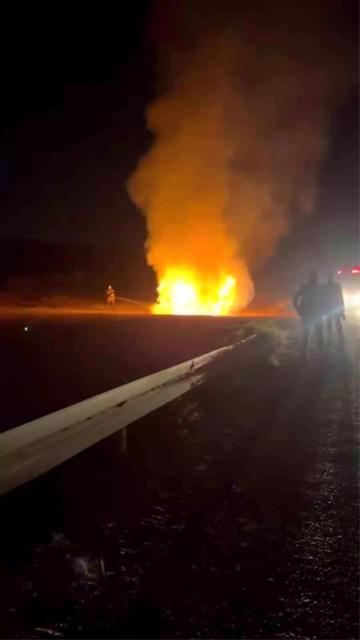 Hatay'da Seyir Halindeki Otomobil Yangında Kullanılmaz Hale Geldi