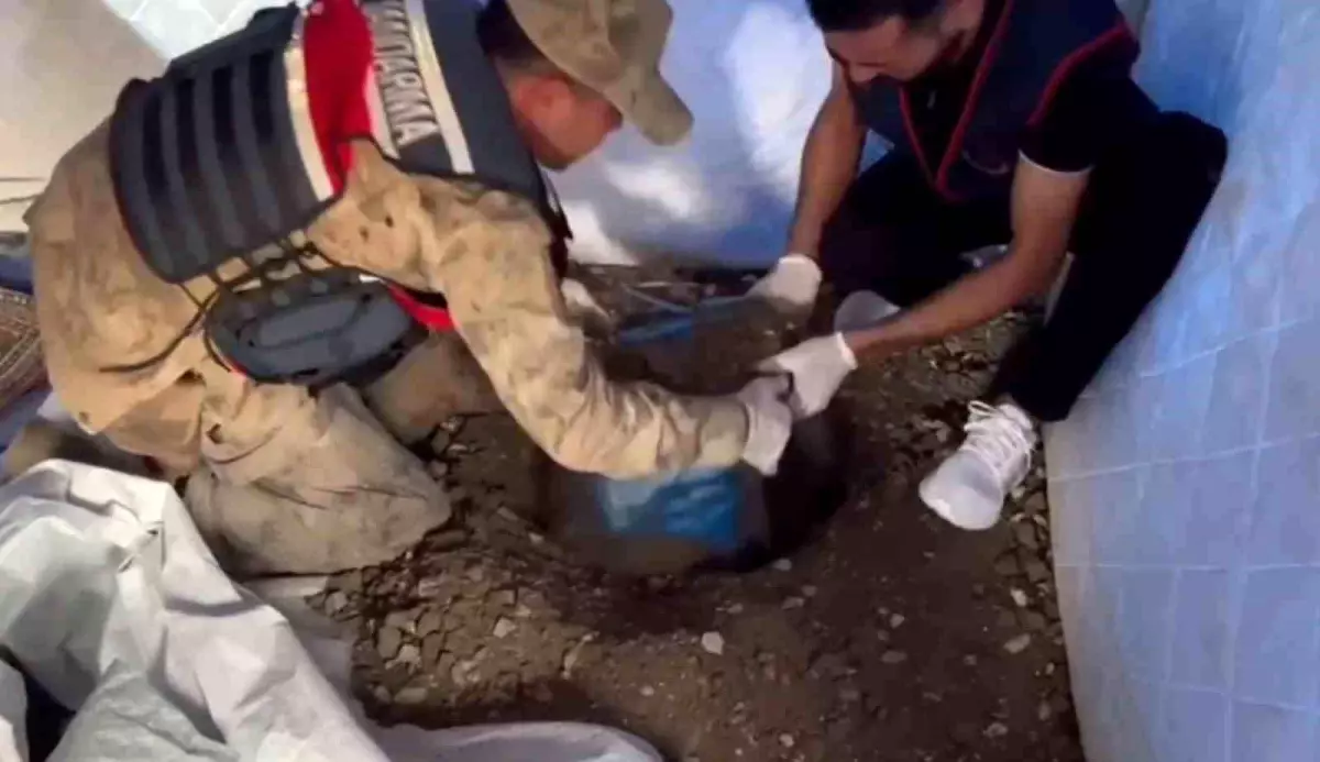 Hatay'da Deprem Çadırında Uyuşturucu Ele Geçirildi