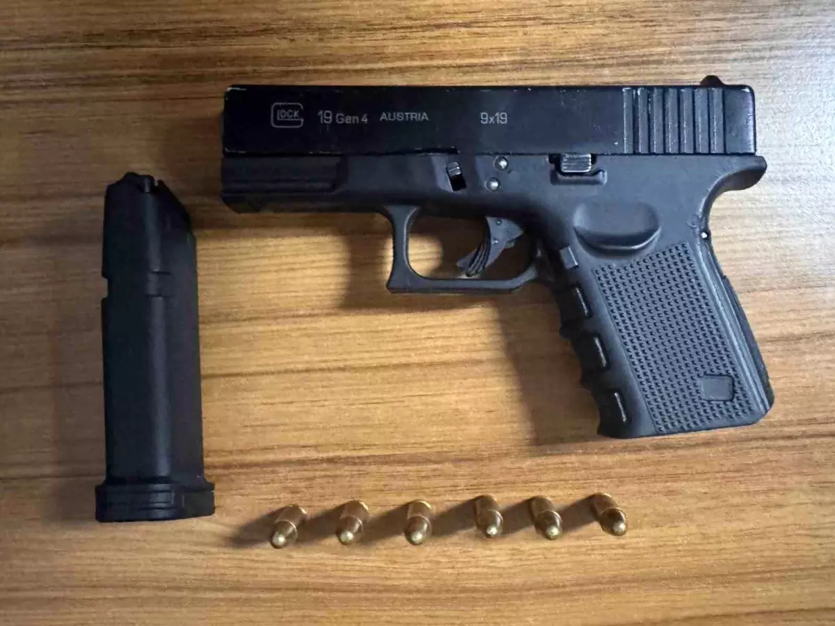 Marmaris'te Motosikletten Tabanca Çıktı