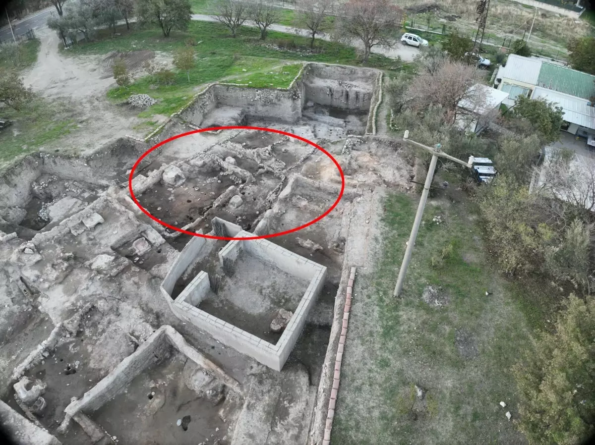 İzmir'de 8 Bin Yıl Öncesine Ait Seramik Üretim Atölyesi Bulundu