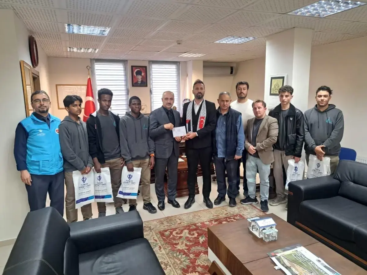 Öğrencilerden Filistin'e Yardım İçin Hayır Panayırı