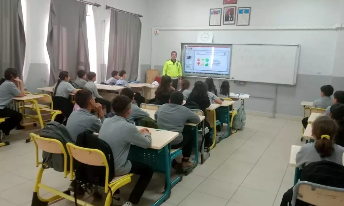 Yenipazar'da Öğrencilere Trafik Eğitimi Verildi