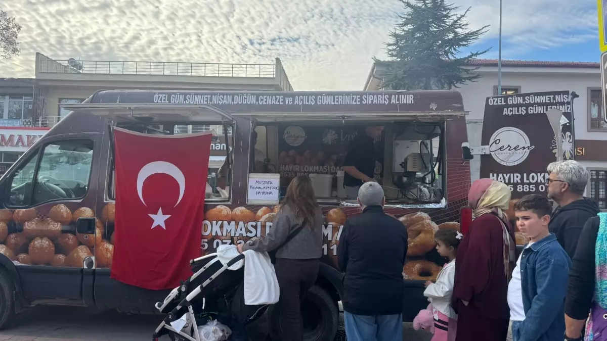 İznik'te Atatürk İçin Lokma Dağıtıldı