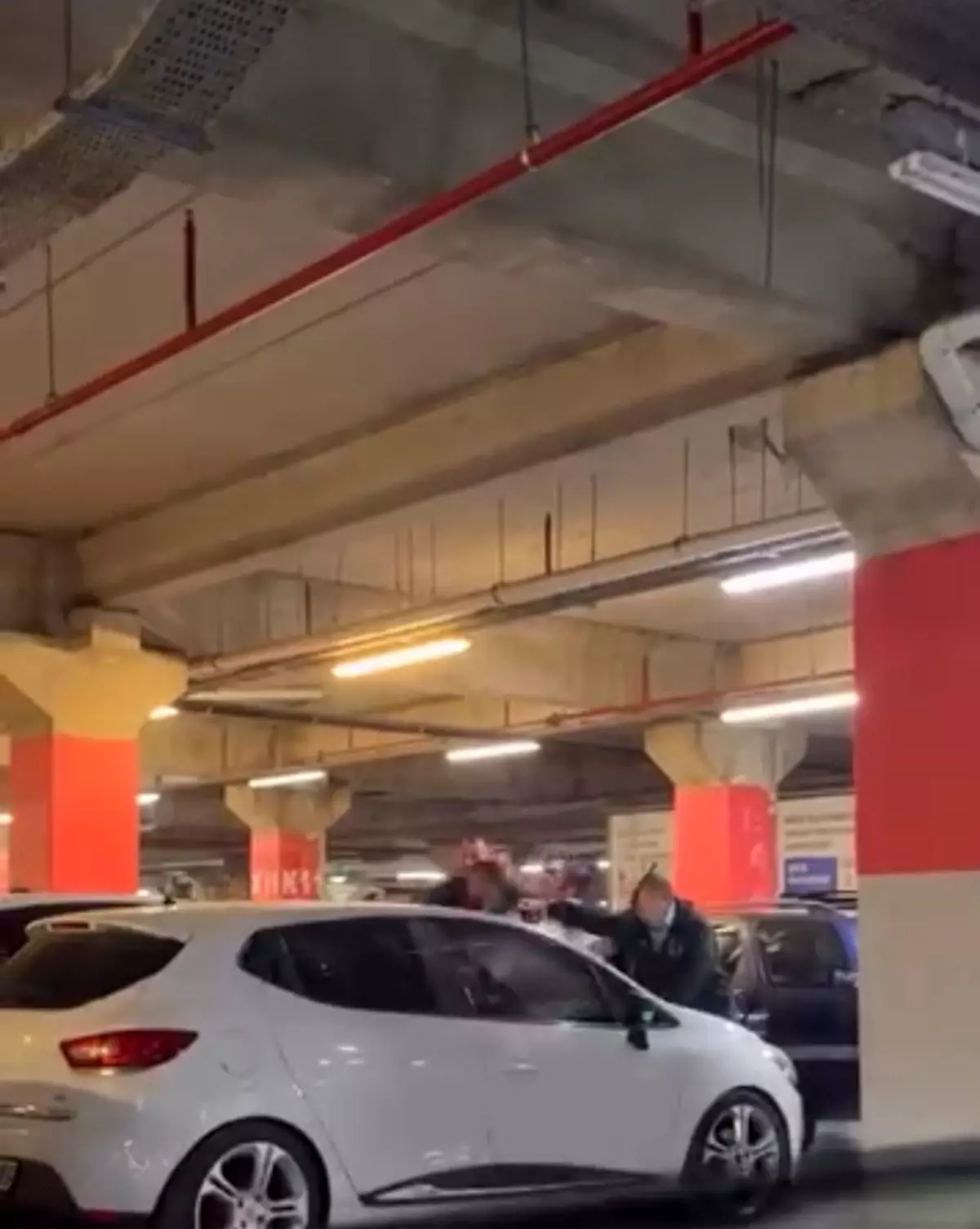 Bursa'da Alışveriş Merkezinde Kavga