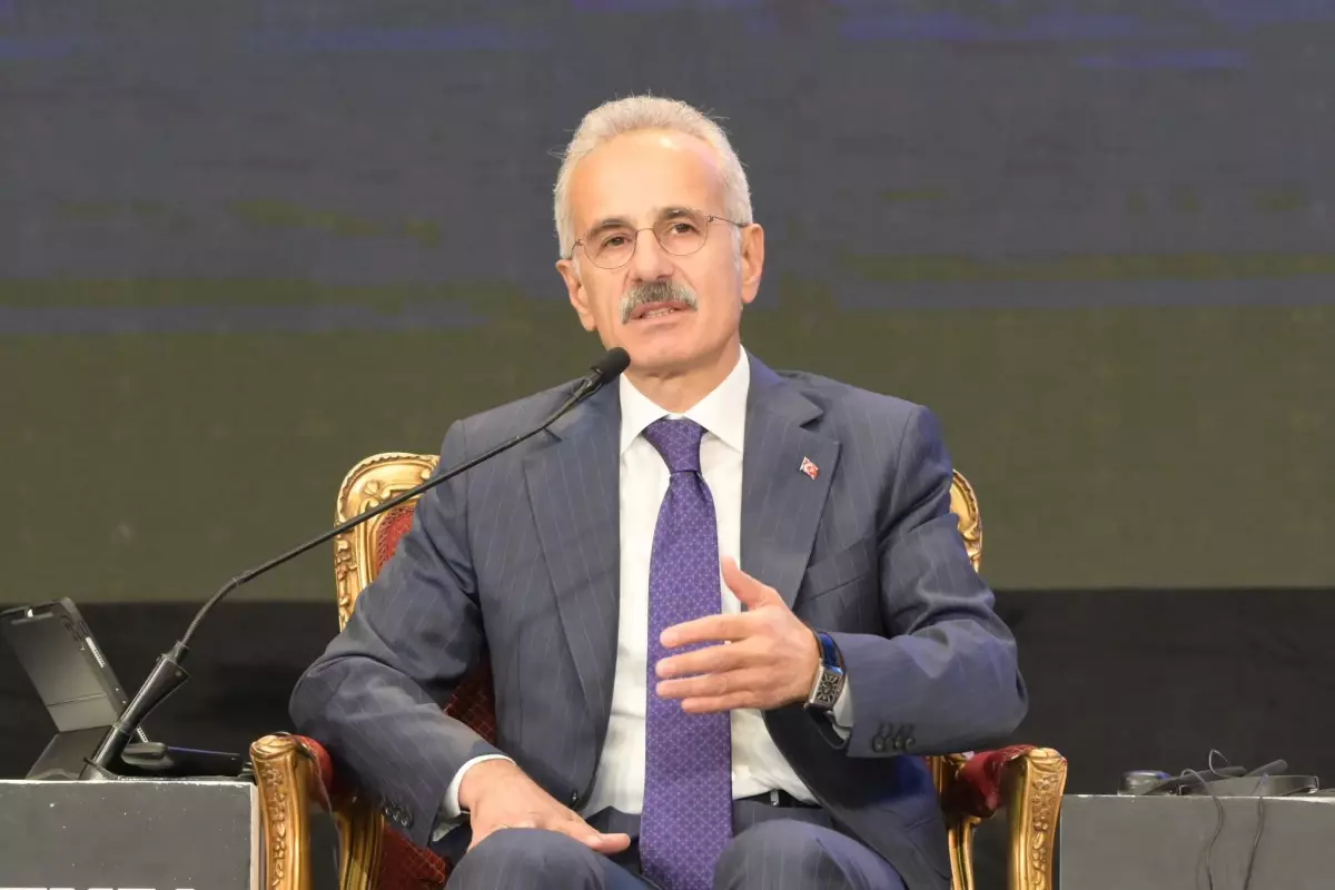 Ulaştırma Bakanı Uraloğlu, Kahire'de Ulaştırma ve Lojistik Vizyonunu Paylaştı