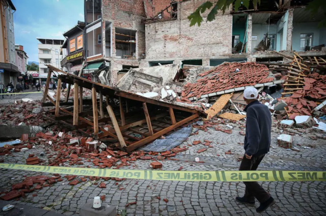 balikesir de 4 9 buyuklugunde bir deprem daha 19240109 3343 m