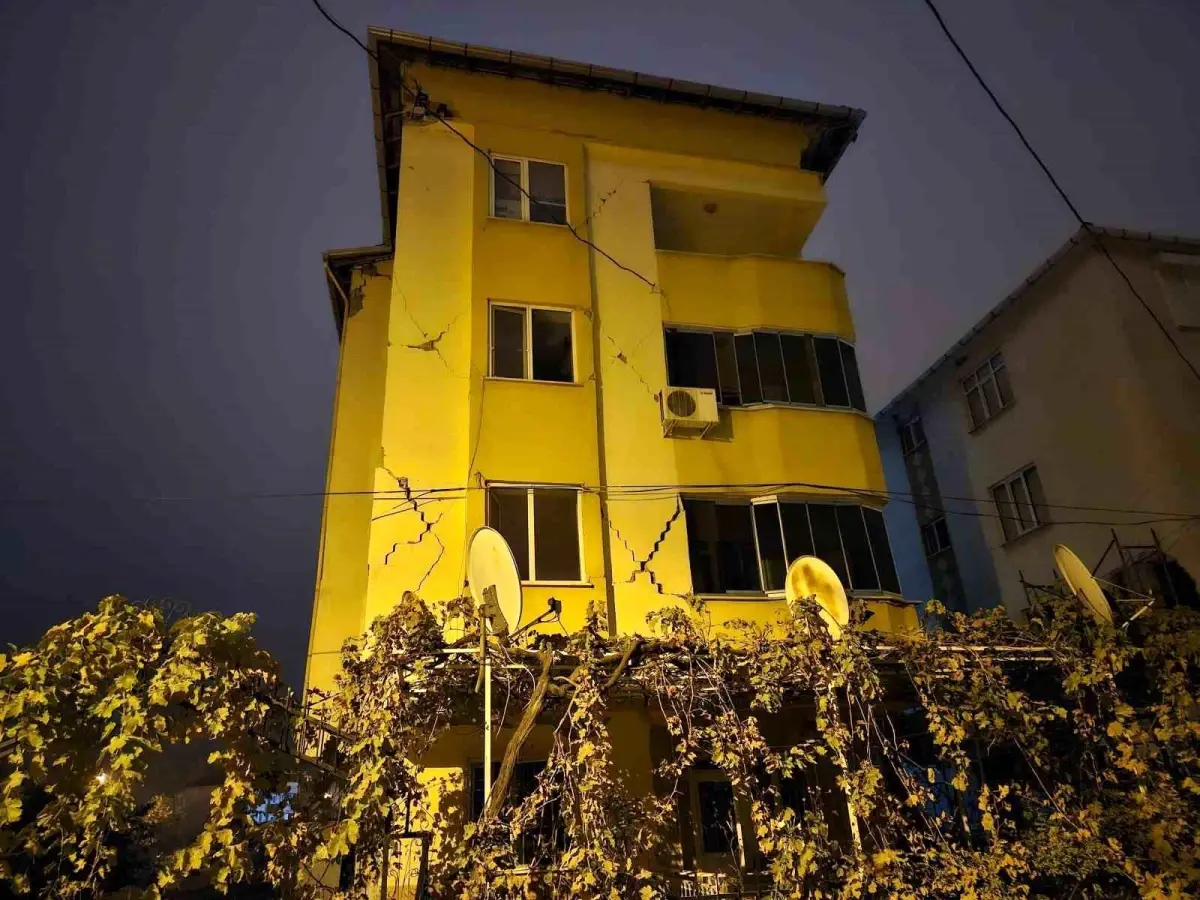 Balıkesir'de Peş Peşe Depremler: 4.5 ve 4.4 Büyüklüğünde İki Sarsıntı