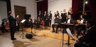 Atatürk, 87. Yılında Sevilen Şarkılarla Anıldı