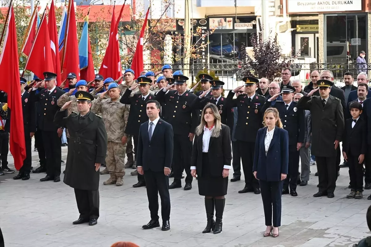 Büyük Önder Atatürk'ü anıyoruz
