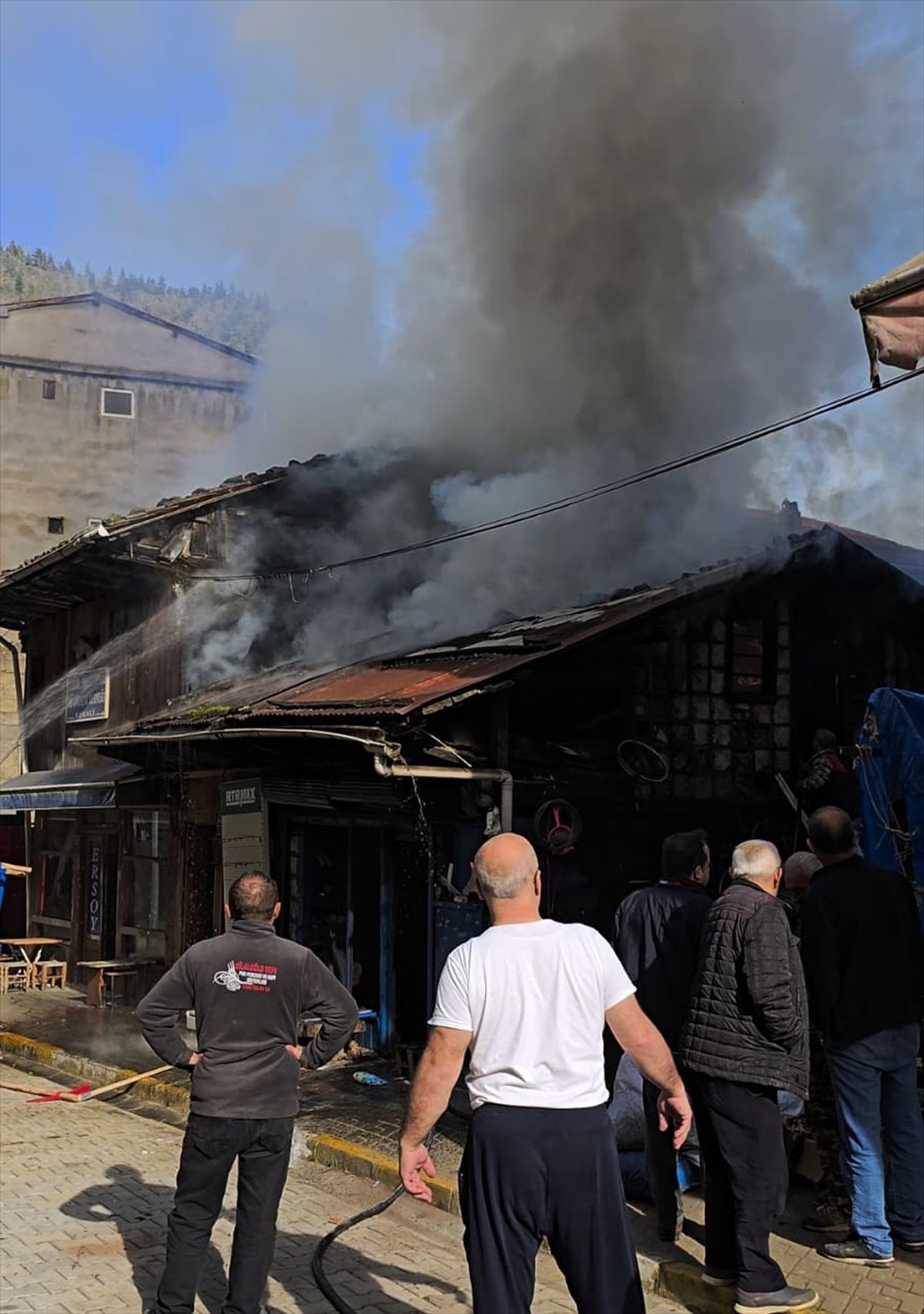 Trabzon Çaykara'da Atölyede Çıkan Yangın Kontrol Altına Alındı