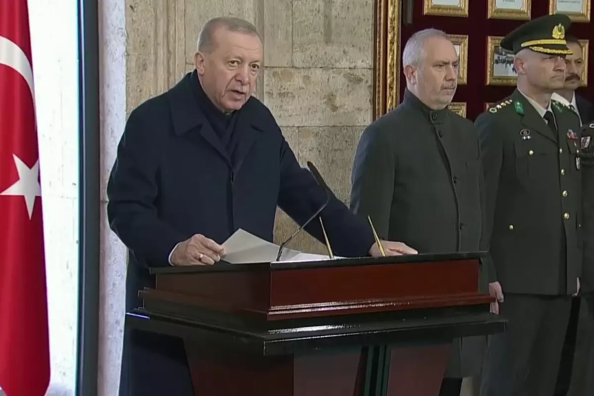 Cumhurbaşkanı Erdoğan, Anıtkabir'de! İşte Özel Defter'e yazdığı not