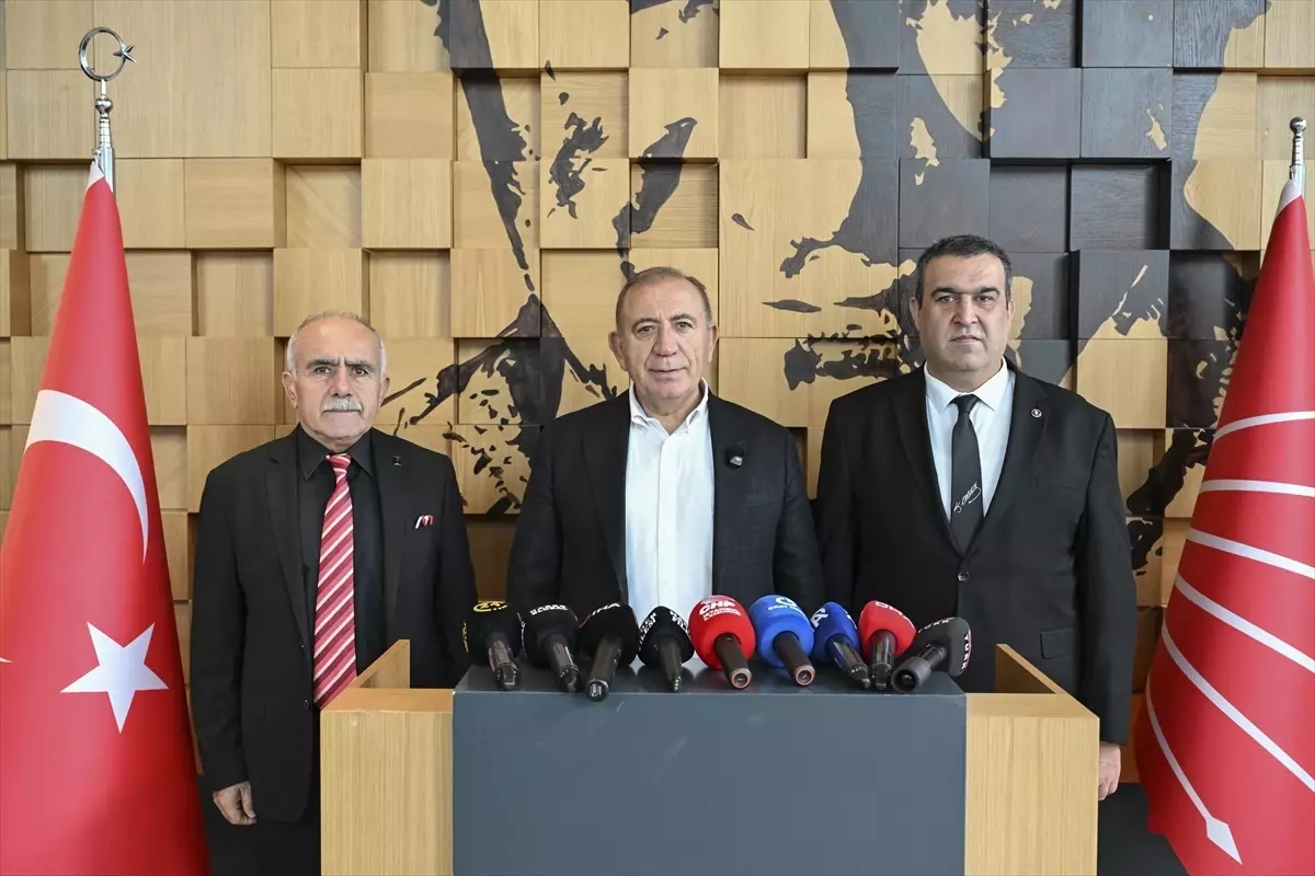 CHP'li Gürsel Tekin'den Aziz İhsan Aktaş'a Suç Duyurusu