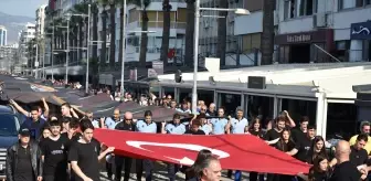 İzmir'de Atatürk'ü Anma Yürüyüşü ve Koreografi