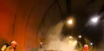 İzmir Konak Tüneli'nde Otomobil Yangını