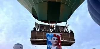 Kapadokya'da Sıcak Hava Balonları, Atatürk'ü Anma Günü'nde Gökyüzünde Uçtu