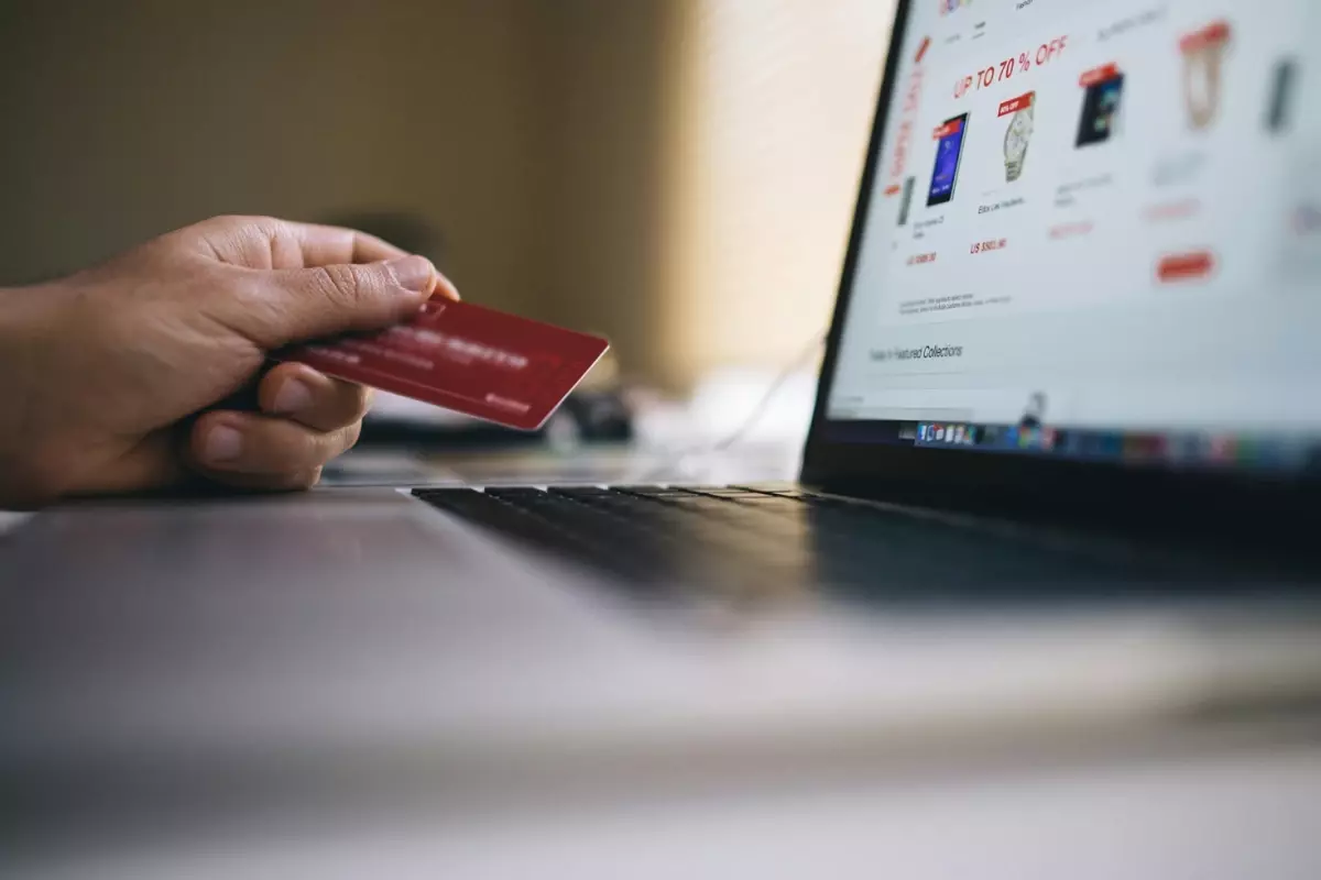 Bu bir reklam değil uyarı! Milyonluk ayakkabıyı 13 bine indirdiler