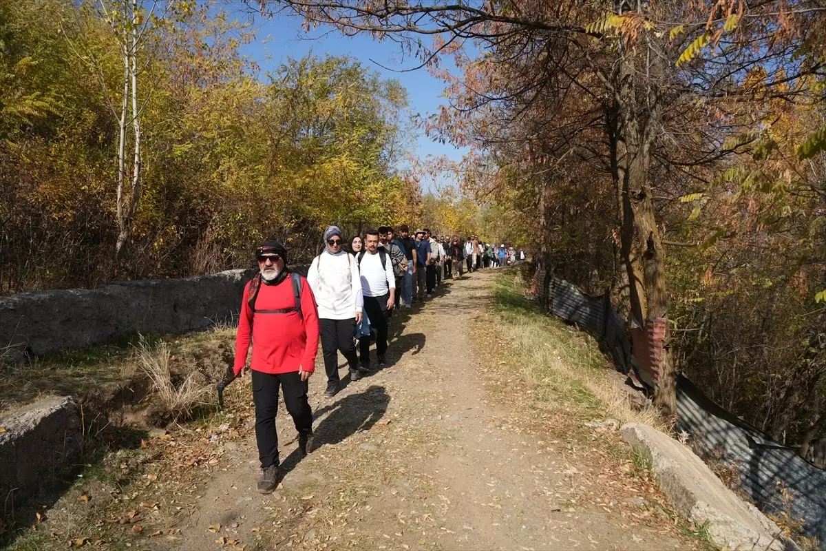 Muş'ta 'Adımlarla Keşfet: Muş' Projesi Kapsamında Doğa Yürüyüşü Düzenlendi