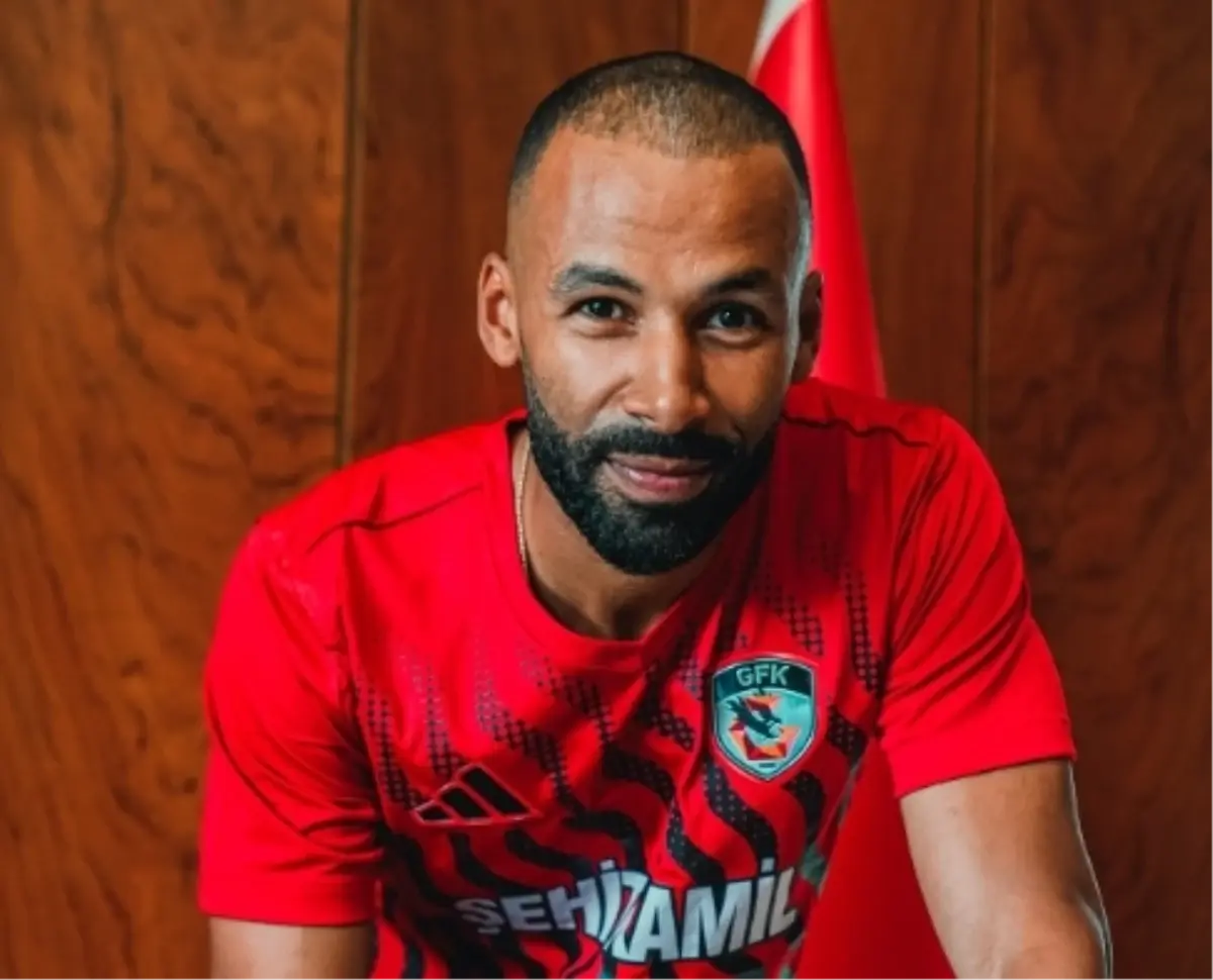 Nazım Sangare kimdir, Nazım Sangare hangi takımın oyuncusu? Nazım Sangare Fenerbahçe'de oynadı mı?