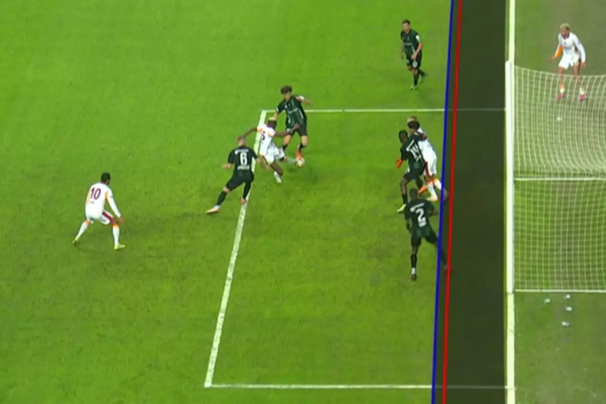 Ofsayt mı değil mi? Ünlü yorumcular Türkiye'nin konuştuğu pozisyonda hemfikir oldu