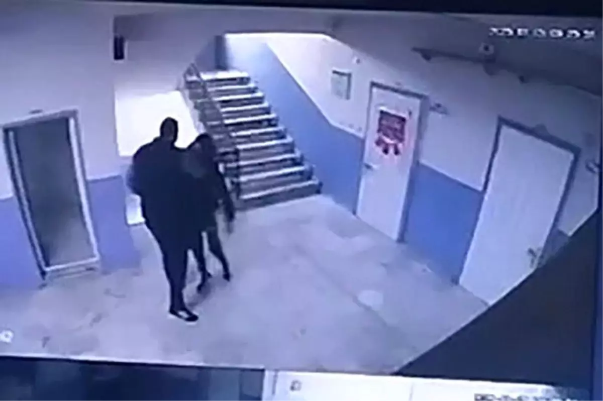 Okul Müdürü, Otizmli Öğrenciyi Merdivenden İtti