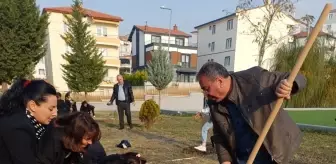 Öğrencilerden Atatürk İçin Fidan Dikme Etkinliği