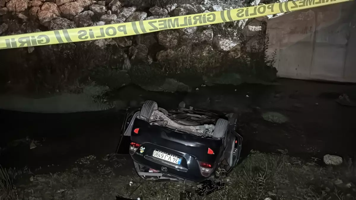 Karabük'te Kontrolden Çıkan Otomobil Dereye Düştü: 1 Ölü, 1 Yaralı