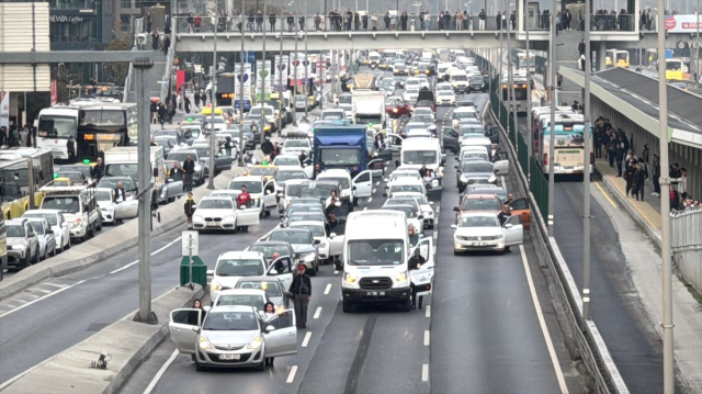 saat 9 u 5 gece turkiye de hayat durdu 19236980 2885 m