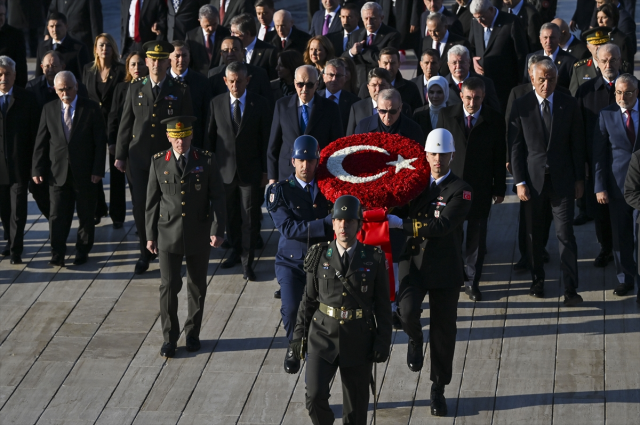 Life stopped in Turkey at 9:05