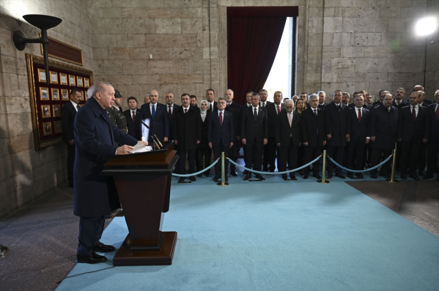 Life stopped in Turkey at 9:05