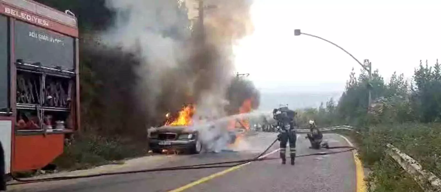 Kartepe'de Otomobil Yangını Kontrol Altına Alındı