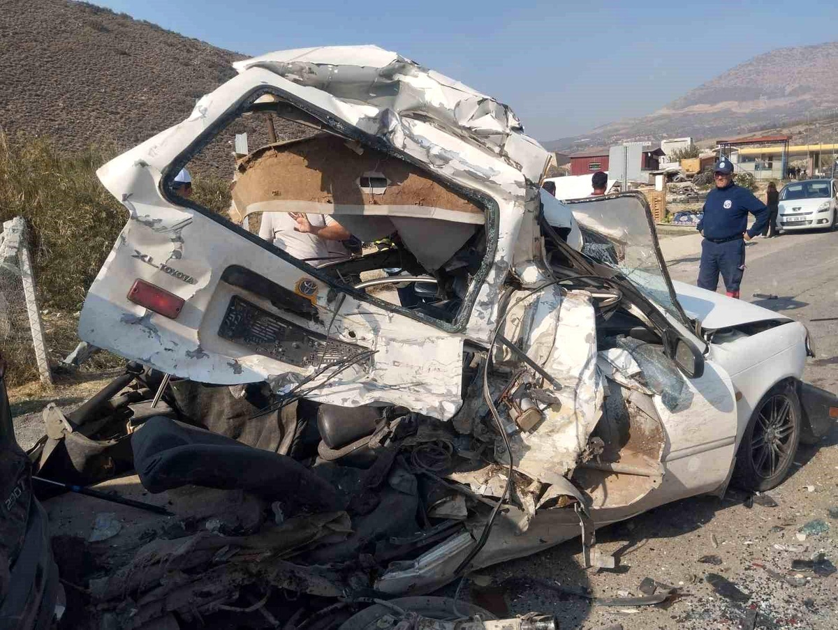 Hatay'da Tırın Kontrolü Kaybedilince 5 Araç Çarpıştı