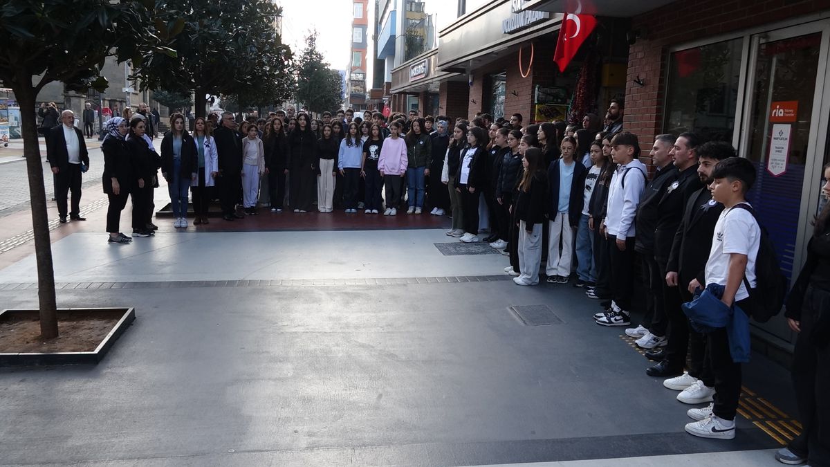 Atatürk’ün 87. Ölüm Yıldönümünde Saygı Duruşu