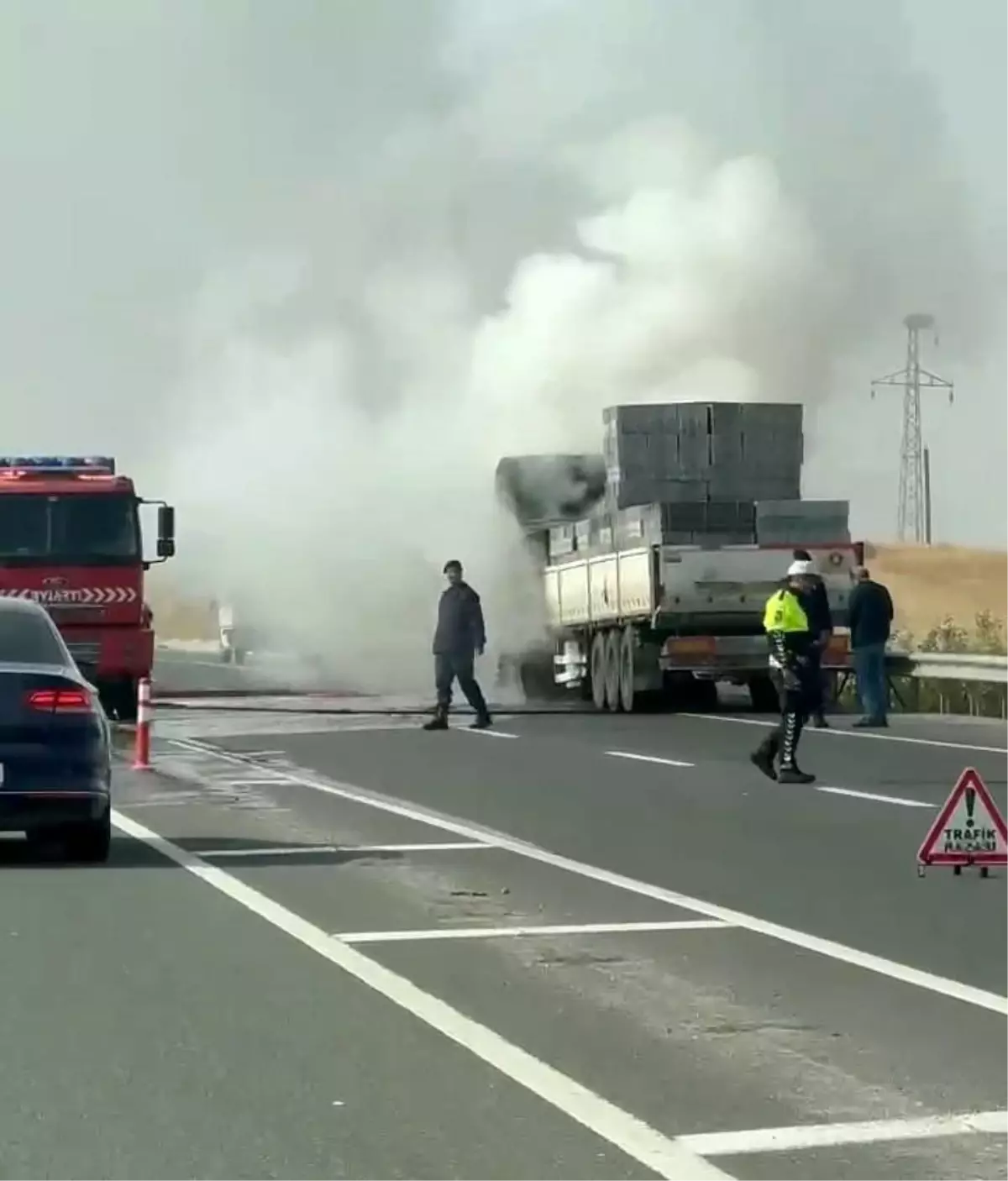 Elazığ'da Seyir Halindeki Tır Alev Aldı