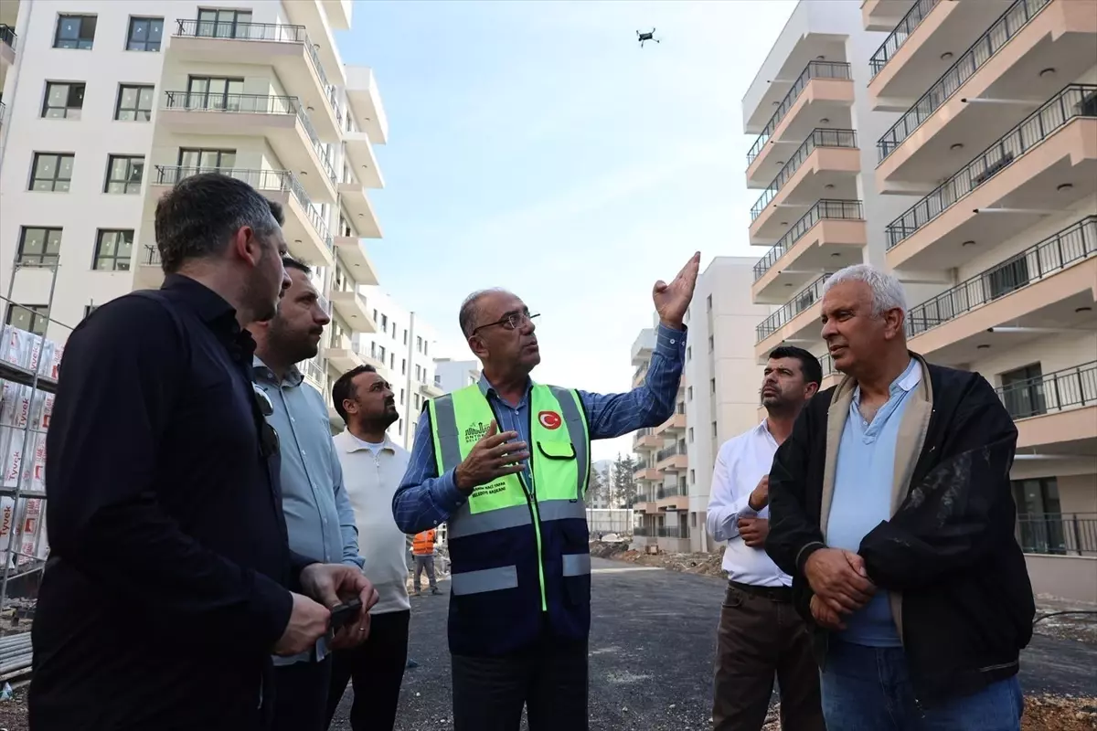 Başkan Yapar Deprem Konutlarını İnceledi