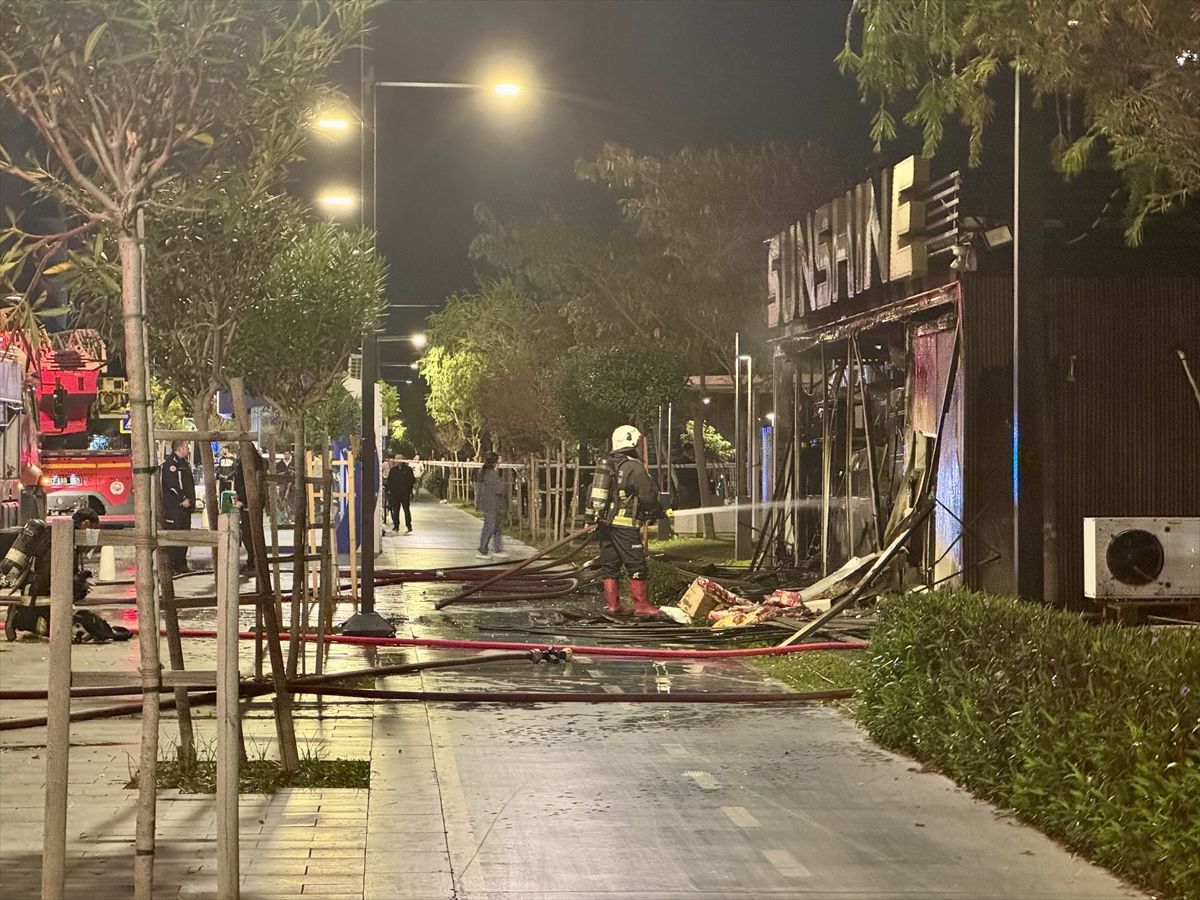 Antalya'da Kafede Çıkan Yangın Kontrol Altına Alındı