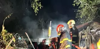 Bartın'da Yıldırım Isabet Eden Minibüs ve Traktör Kullanmaya Uygun Hale Gelmedi