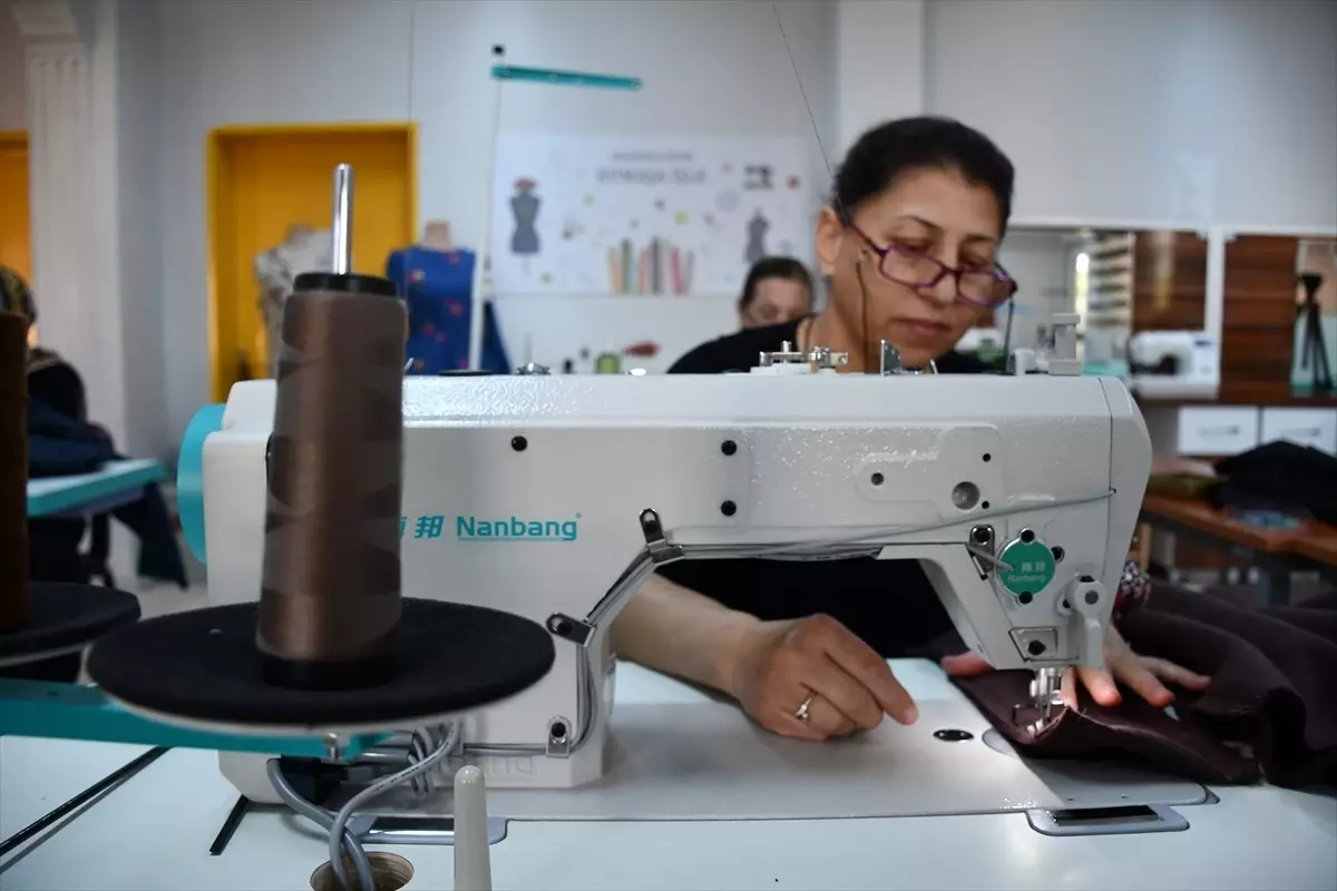 Bilecik'te Ev Kadınları İçin Dikiş Atölyesi Açıldı