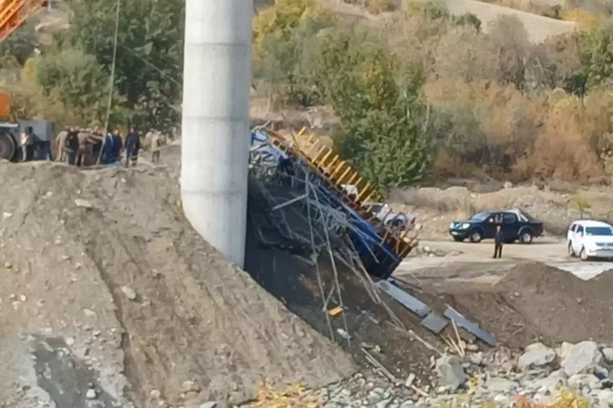 Diyarbakır'da viyadük inşaatında iskele çöktü: 3 ölü, 2 ağır yaralı