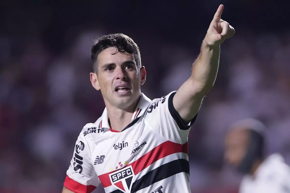 Dünyaca ünlü futbolcu Oscar antrenmanda fenalaşarak hastaneye kaldırıldı