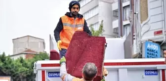 Esenyurt'ta Temizlik Hareketi Kapsamında Kaba Atıklar Bertaraf Ediliyor