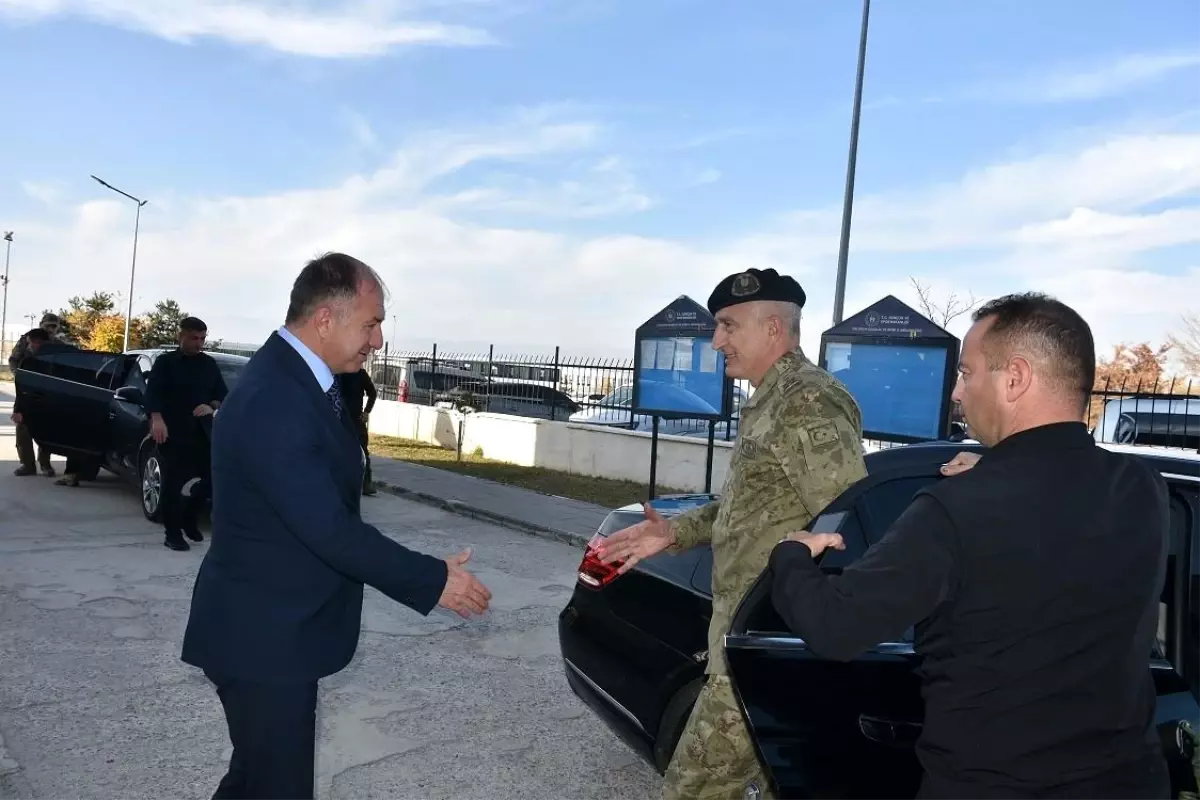 Tümgeneral Osman Akyıldız'dan Erzurum Gençlik ve Spor İl Müdürlüğü Ziyareti