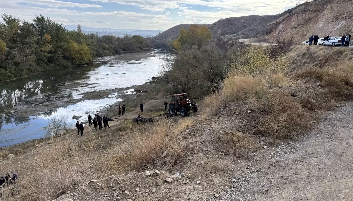 Traktör Uçuruma Devrildi: Sürücü Hayatını Kaybetti